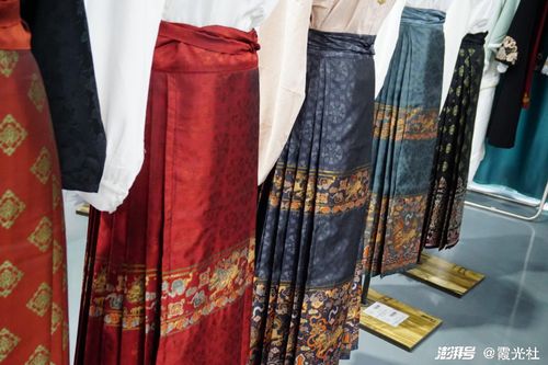 一線丨訪曹縣產(chǎn)業(yè)帶,看中國(guó)傳統(tǒng)服飾出海如何殺出一個(gè)春天